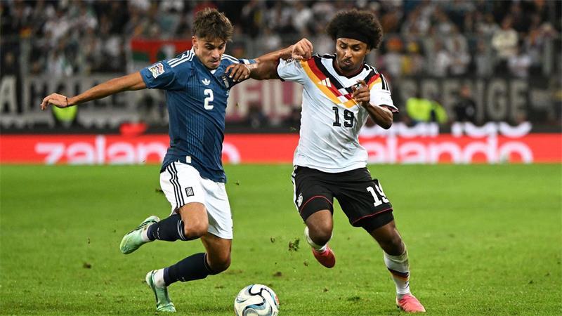 „Nicht gut genug“: Griechen crashen Klopps Heimdebüt Dynamisch unterwegs auf dem Flügel: Karim Adeyemi (r).