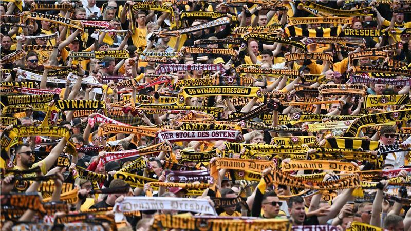 Dresden und Bielefeld steigen in die 2. Liga auf Dynamo Dresden kehrt in die 2. Liga zurück.