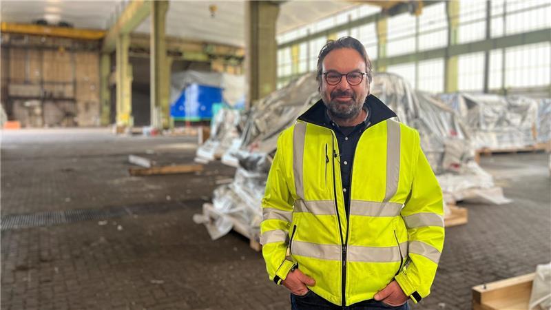 EPS-Chef Habbo Stark will weiter Schwergut umschlagen und Industrieanlagen montieren - auch für Airbus.