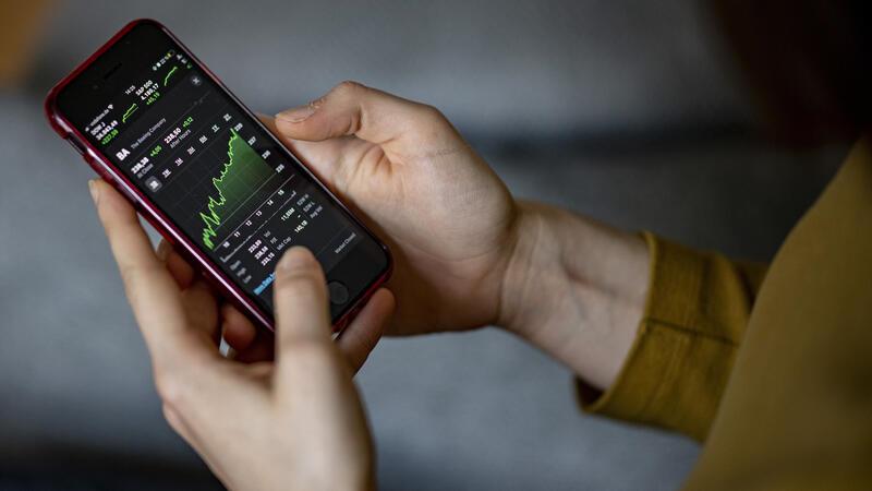 5 Punkte, auf die Anleger beim ETF-Kauf achten sollten ETFs sind für den langfristigen Vermögensaufbau attraktiv, der Einstieg relativ einfach - auch, wenn man kein Börsenprofi ist.