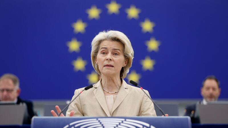Milliarden für Ungarn: EU-Kommission droht Klage EU-Abgeordnete haben die Freigabe von Geldern parteiübergreifend kritisiert und Kommissionspräsidentin Ursula von der Leyen vorgeworfen, sich von Ungarn erpressen zu lassen.