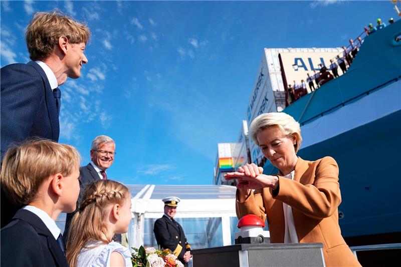 EU-Kommissionspräsidentin Ursula von der Leyen agiert als Taufpatin.