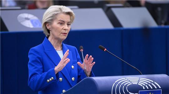 EU-Kommissionspräsidentin Ursula von der Leyen hatte sich bereits im Juli einem Misstrauensvotum stellen müssen. (Archivbild)