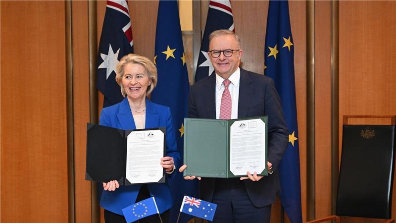 EU-Kommissionspräsidentin von der Leyen und Australiens Premier Albanese posierten strahlend vor der Presse.