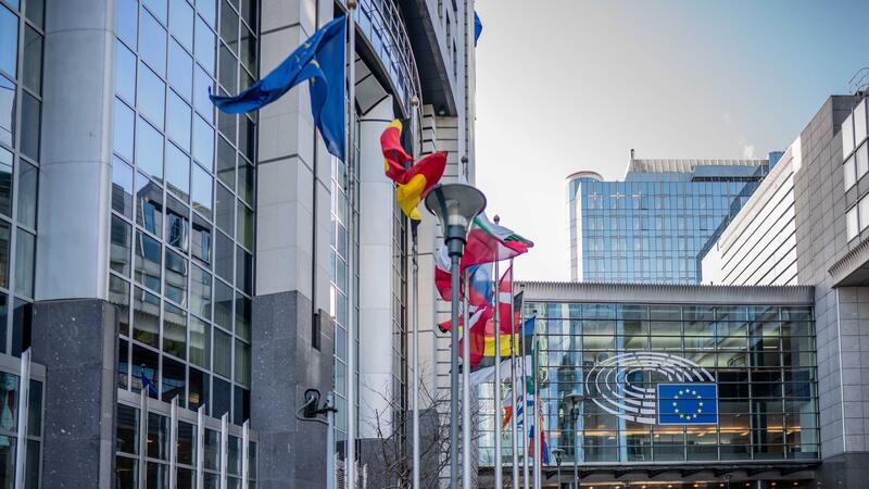 Schadensersatz bei digitalen Produkten soll einfacher werden EU-Staaten und das EU-Parlament haben sich auf neue Haftungsregeln für Produkte geeinigt - insbesondere mit Blick auf Digitales.