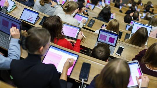 EY-Umfrage: Jobsicherheit bei Studierenden besonders wichtig. (Symbolbild)