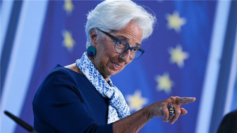 EZB lässt Leitzinsen unverändert - Sorgen wegen US-Zöllen EZB-Präsidentin Christine Lagarde hält sich beim künftigen Kurs bedeckt (Archivbild)