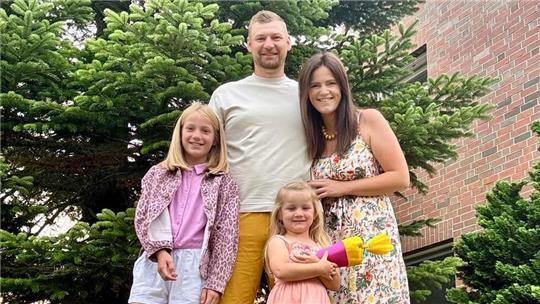 Edgars Kuksa und seine Familie, die nun „endlich“ im Mittelpunkt steht.