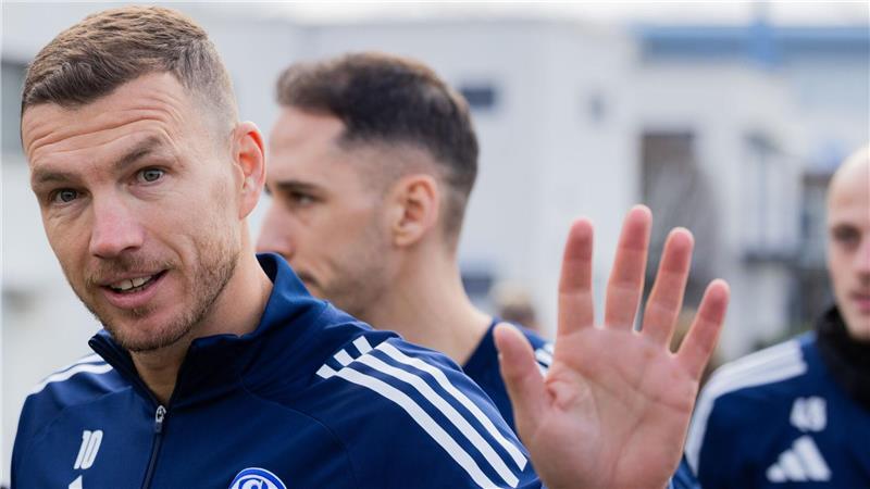 Edin Dzeko ist neu beim FC Schalke.