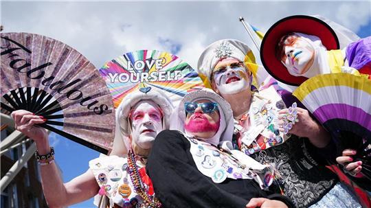 Edinburgh: Bunte „Pride Edinburgh 2026“-Parade füllt die Innenstadt mit Teilnehmern
