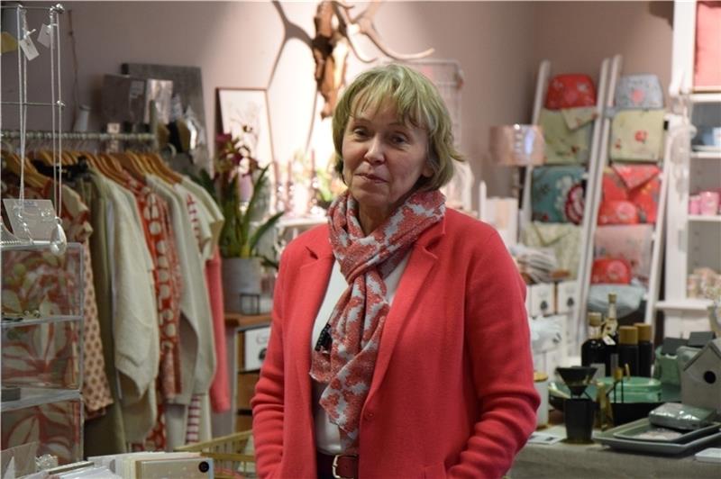 Edith Garbers in ihrem Geschäft in Jork. Foto: Battmer