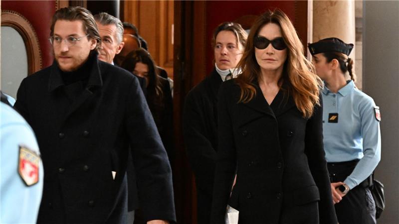 Ehefrau Carla Bruni hatte Sarkozy Sandwiches ins Gefängnis gebracht und kam zu Gerichtsentscheid über seine Freilassung.