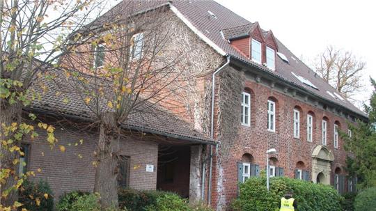 Ehemaliges Kreiskinderheim am Amtshof in Neuhaus ist ab November 2022 Unterkunft für geflüchete. Betreibr ist das DRK Cuxhaven-Land Hadeln.