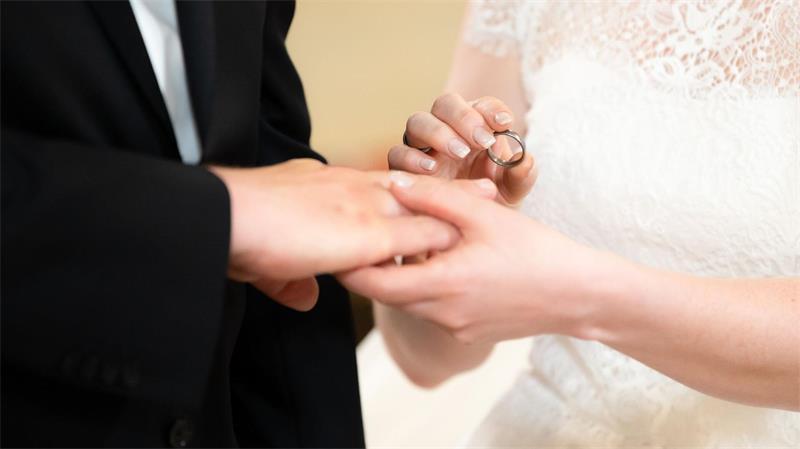 Hochzeit am Schnapszahl-Termin im Juni begehrt Ehen werden später geschlossen und halten länger. (Symbolbild)
