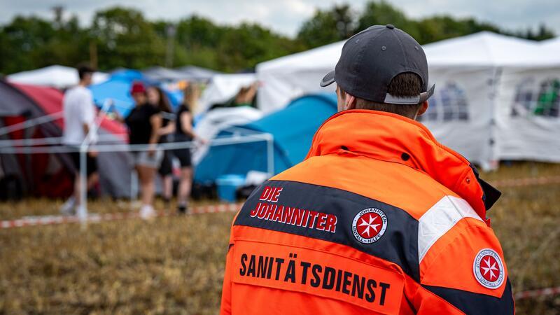 Mission Rocker-Retter: Johanniter aus Stade beim Deichbrand-Festival im Einsatz Ehrenamtliche Einsatzkräfte der Johanniter-Unfall-Hilfe aus Stade unterstützen den Sanitätsdienst beim Deichbrand-Festival.