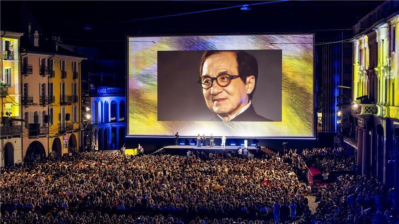 Filmfest Locarno: Deutsche Produktion ist Top-Favorit Ehrenpreise werden an Stars wie Schauspieler Jackie Chan („Rush Hour“) vergeben - vor einer der abendlichen Freiluft-Galas mit Filmen außerhalb aller Wettbewerbe auf der malerischen Piazza Grande von Locarno.