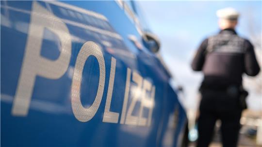 Eierwerfer halten die Rotenburger Polizei in Atem. Im Landkreis Harburg wird eine Frau schwer verletzt. (Symbolbild)