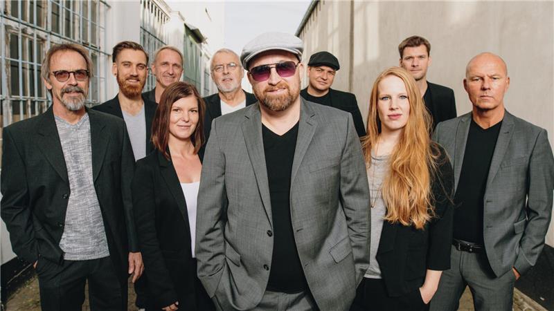 Eigene Songs (Funk und Soul) spielt die Band Tiefblau aus Hannover bei seinem Auftritt auf dem Weinfest in Buxtehude (Sonnabend, 16. August, 18.30 bis 20 Uhr, Petri-Platz-Bühne)