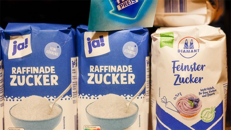 Hauptsache billig? Diese Produkte im Supermarkt boomen Eigenmarken und Herstellermarken stehen im Regal vielfach direkt nebeneinander.