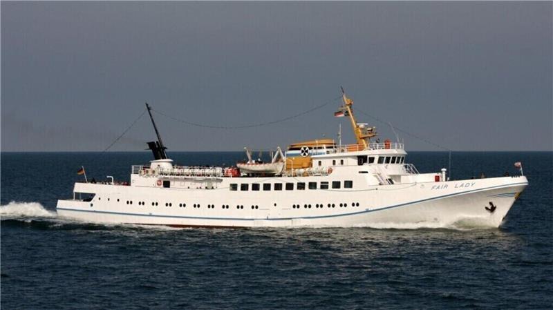 Helgoland-Fahrten fallen aus: Fähre „Fair Lady“ bleibt in der Werft Eigentlich auf Kurs nach Helgoland – jetzt liegt die „Fair Lady“ zur Reparatur in Cuxhaven.