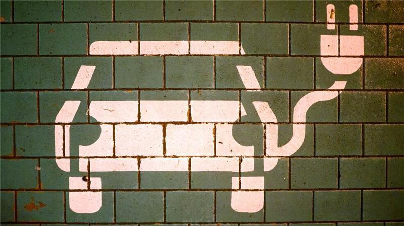 Eigentlich soll es bis 2030 15 Millionen E-Autos auf deutschen Straßen geben. Allerdings gibt es erhebliche Zweifel daran, dass der Wert erreicht wird.