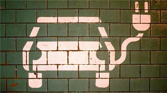 Eigentlich soll es bis 2030 15 Millionen E-Autos auf deutschen Straßen geben. Allerdings gibt es erhebliche Zweifel daran, dass der Wert erreicht wird.