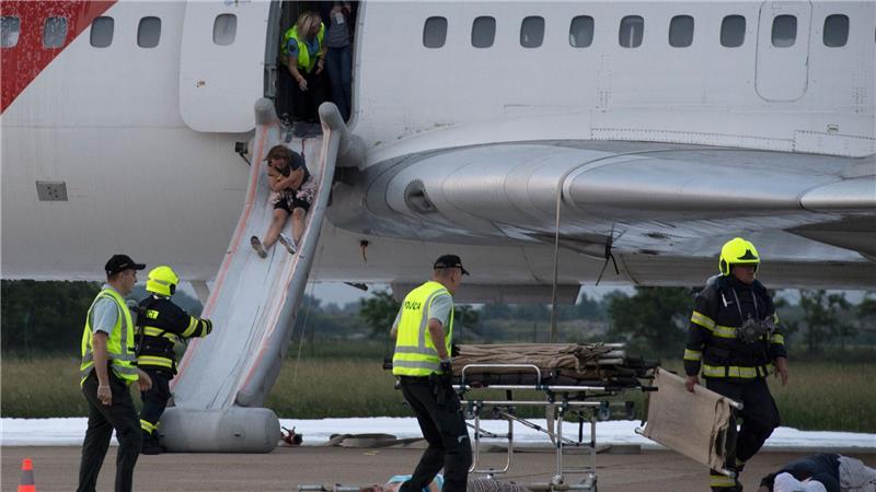 Eigentlich sollen Flugzeug-Evakuierungen maximal 90 Sekunden dauern. (Archivbild)