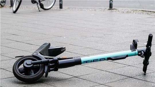 Ein 10-Jähriger wurde im Landkreis Grafschaft Bentheim angefahren, als er unvorsichtig eine Straße überqueren wollte. (Symbolbild)