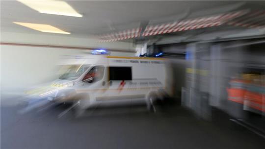 Ein 16 Monate altes Kleinkind ist in Frankreich in einem Auto auf einem Firmenparkplatz gestorben. (Symbolbild)
