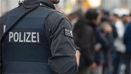 Ein 18-Jähriger soll eine staatsgefährdende Gewalttat vorbereitet haben. (Symbolbild)