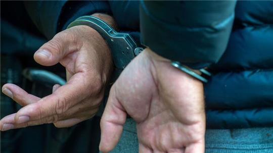 Ein 18-Jähriger soll einen Mann im Bahnhof Uelzen geschlagen oder getreten haben, sodass dieser eine Treppe hinunterstürzte und wenig später starb. (Archivbild)