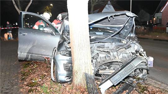 Ein 20 Jahre alter Mann ist bei einem Unfall in Westerwalsede (Landkreis Rotenburg) verletzt worden.