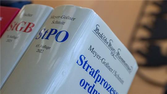 Ein 20-jähriger Bremervörder wurde im Amtsgericht wegen zweifacher gefährlicher Körperverletzung verurteilt.
