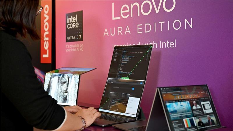 Lenovo peilt größtmögliche Bildschirmfläche von Laptops an Ein 2025 vorgestellter Laptop mit überlangem Bildschirm, den man nach hinten wegklappen kann.