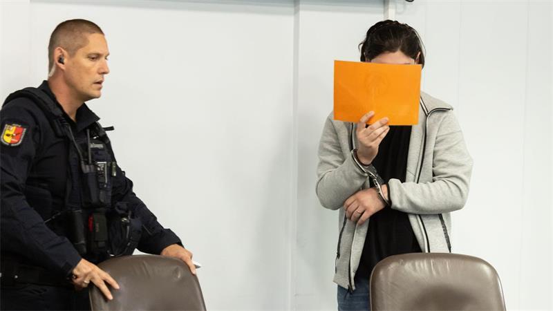 Ein 23-Jähriger muss sich wegen Verdacht des Totschlags vor dem Kieler Landgericht verantworten.
