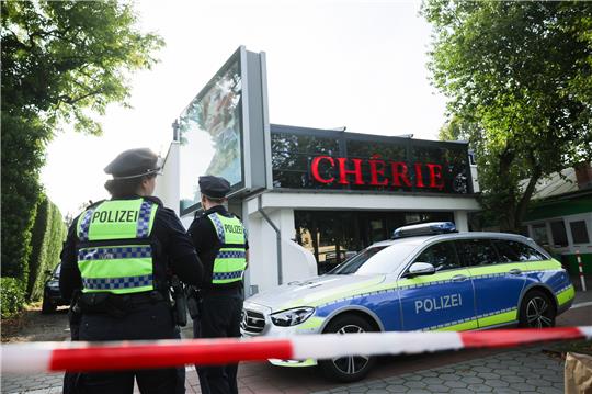 Ein 24 Jahre alter Mann wurde am Sonntagabend vor der Shisha-Bar in Hamburg-Wandsbek erschossen. Foto: dpa