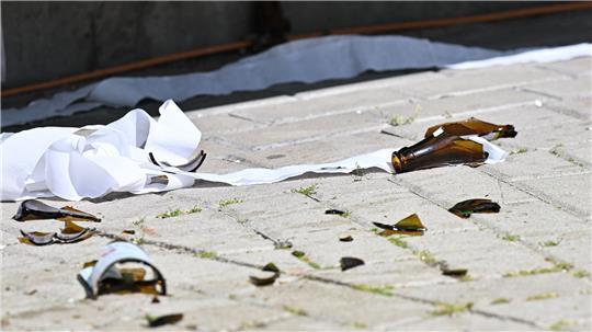 Ein 25-jähriger Mann hat einen 16-Jährigen mit einer Bierflasche angegriffen (Symbolbild).
