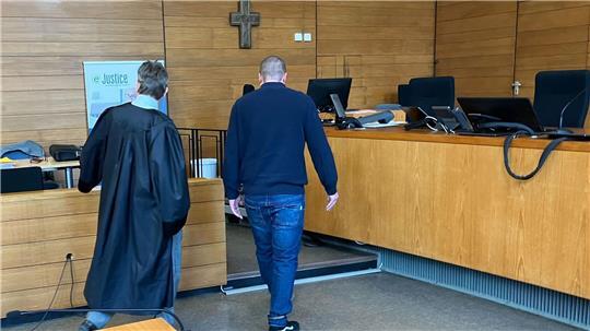 Ein 32-Jähriger soll wegen Totschlags an seinem Vater in der Psychiatrie untergebracht werden. (Archivbild)