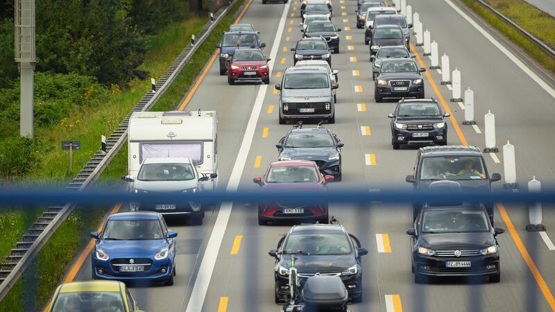 Ungewöhnlicher Polizeieinsatz: Mann hält Predigt auf der A1 Ein 33-Jähriger sorgte für einen ungewöhnlichen Polizeieinsatz. (Symbolbild)