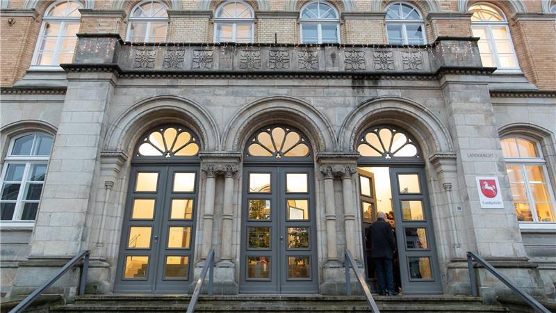 Ein 36-Jähriger steht wegen Sprengung von vier Geldautomaten vor dem Landgericht Osnabrück. (Symbolbild)