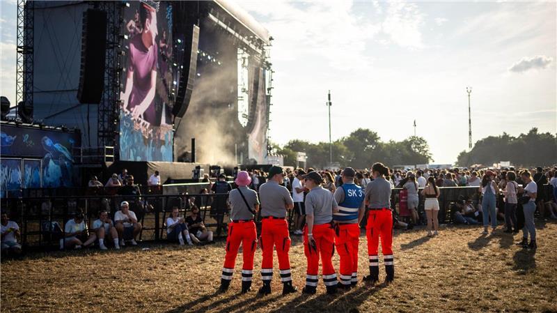 36-Jähriger stirbt bei Deichbrand-Festival Ein 36-Jähriger wurde tot auf dem Gelände des Deichbrand-Festivals gefunden.