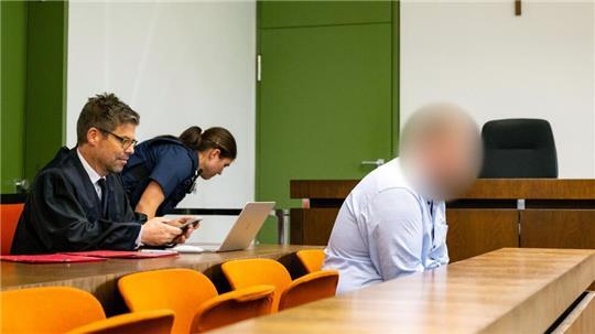 Ein 38-Jähriger steht vor dem Landgericht München I, weil er zwei Frauen um 175.000 Euro betrogen haben soll. Die Beziehung zu den Opfern baute er mittels einer Dating-App auf. (Archivfoto)