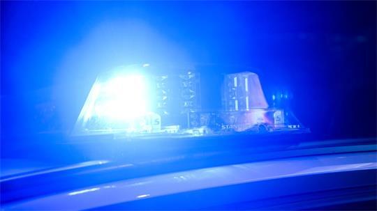 Ein 41-Jähriger wird überfallen – der Täter flüchtet unerkannt. (Symbolfoto)
