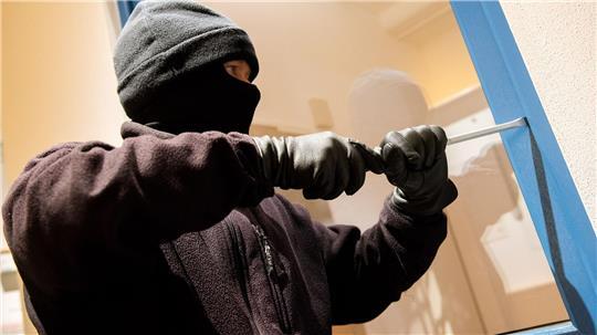 Ein 47-Jähriger, der 17 Einbrüche verübt haben soll, sitzt nun in Untersuchungshaft (Archivbild).