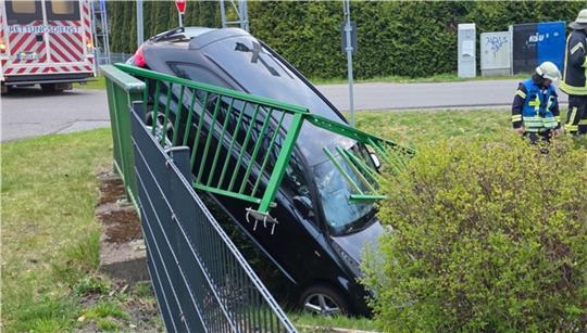 Ein 56-Jähriger aus der Samtgemeinde Börde Lamstedt setzte sich betrunken hinter das Steuer seines Audi. Die Fahrt endete in einem Kanal.