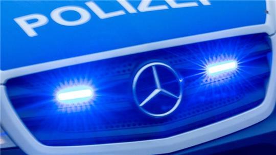 Ein 61-Jähriger hat im Kreis Cuxhaven einen Unfall mit vier Autos verursacht. Außerdem verunglückt eine Staderin (Symbolbild).
