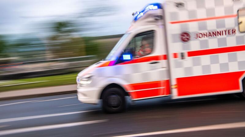 AfD-Politiker in Schweriner Lokal mit Aschenbecher am Kopf verletzt Ein AfD-Landtagsabgeordneter wurde in Schwerin mit einem Aschenbecher beworfen.