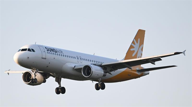 Ein Airbus A320 ist im Landeanflug.