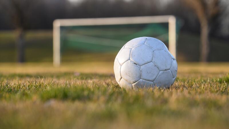 Ein Amateurfußballer aus dem Landkreis Celle ist für ein halbes Jahr gesperrt worden. (Symbolbild)