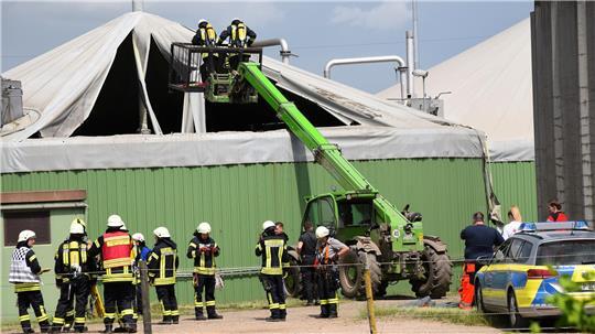 Ein Arbeiter ist im Landkreis Wolfenbüttel in ein Silo gestürzt und konnte nicht gerettet werden.